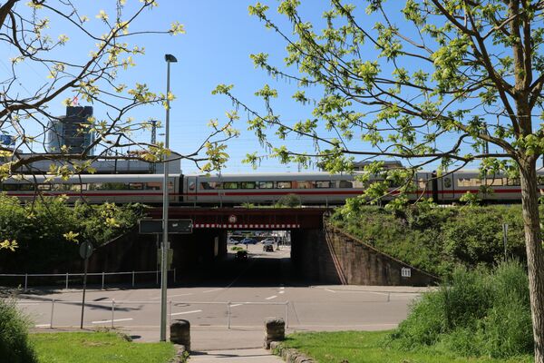 Eine Eisenbahnüberführung am Bahnhof Pforzheim